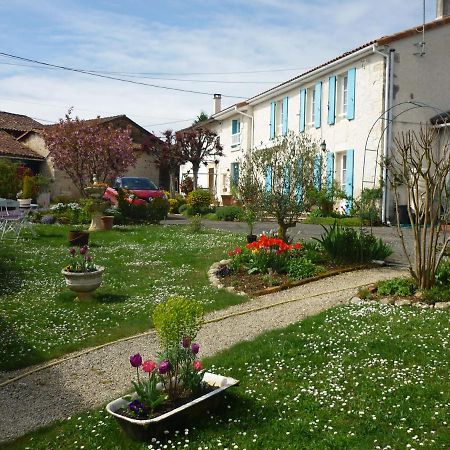 Les Hirondelles Du Paradis 6 Rue Des Oiseaux Bed & Breakfast Beaulieu-sur-Sonnette Dış mekan fotoğraf